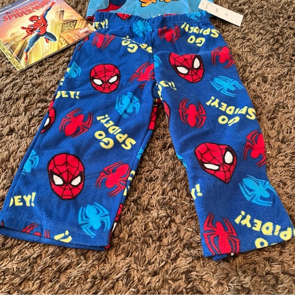 NEW NWT Spider-Man Pajamas Set Book Little Boys 2T Blue Red Fuzzy Soft - Picture 5 of 8